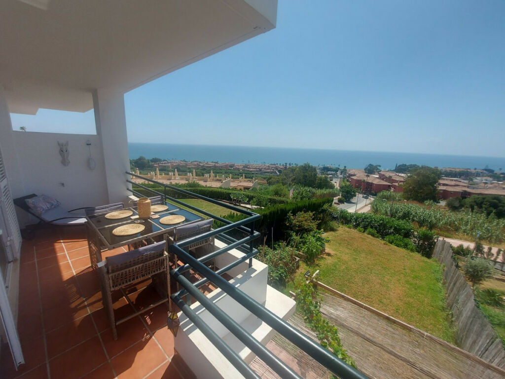 Middle Floor Apartment La Duquesa Málaga - image 8