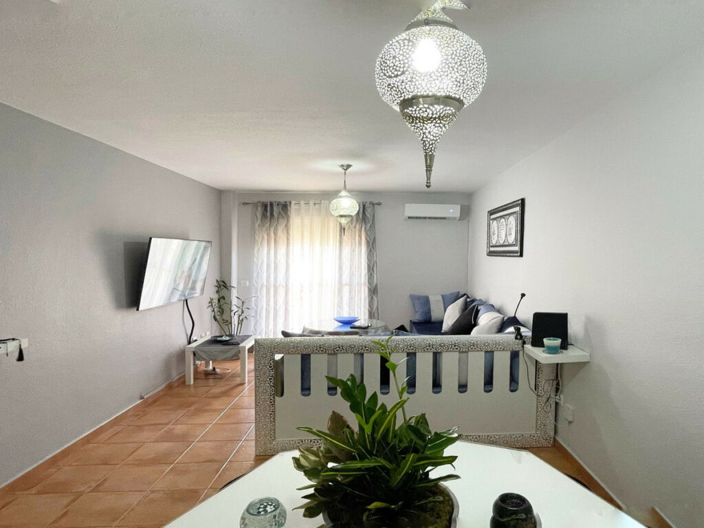 Middle Floor Apartment Las Lagunas Málaga - image 8