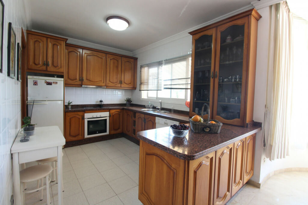 Detached Villa Nueva Andalucía Málaga - image 8