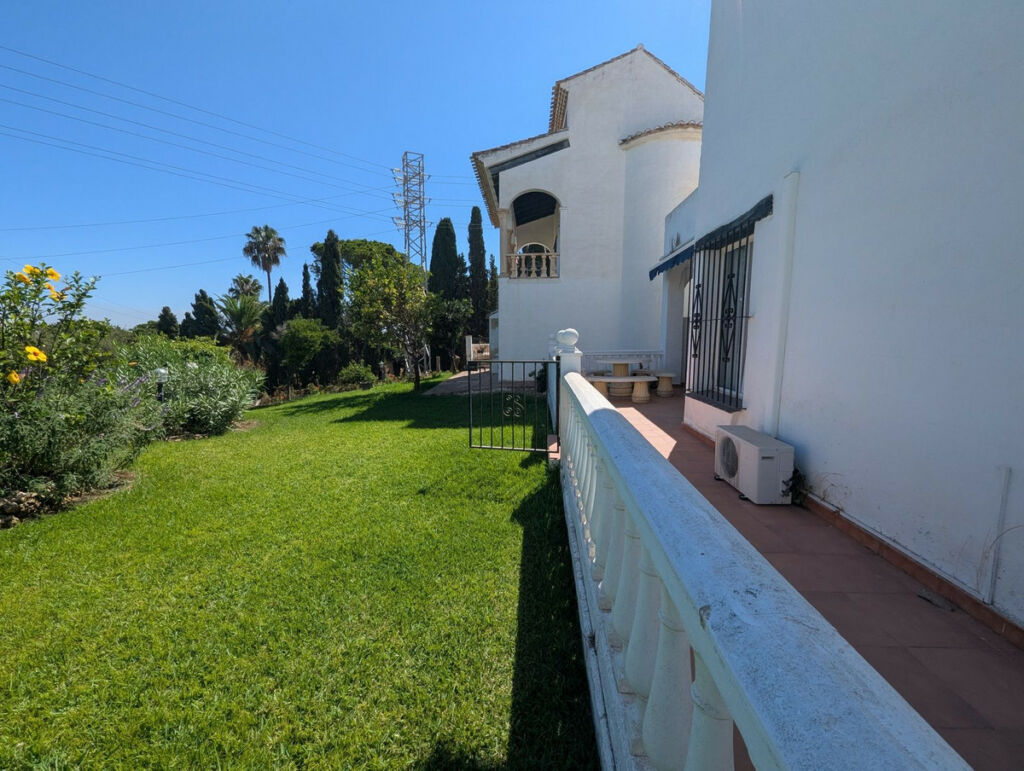 Townhouse Calahonda Málaga - image 8