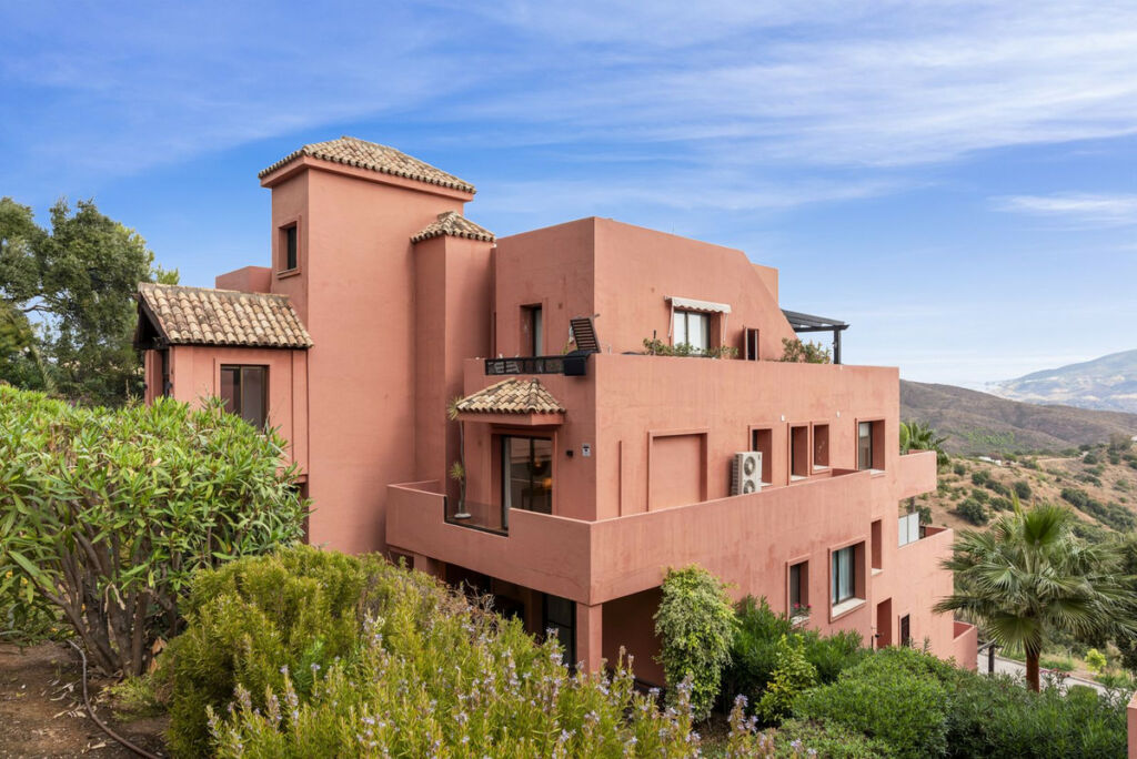 Middle Floor Apartment La Mairena Málaga - image 7
