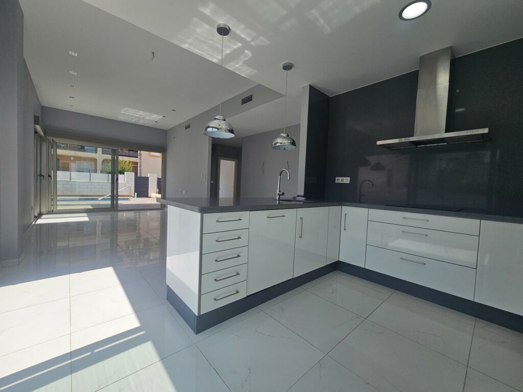 Detached Villa Villamartin Alicante - image 9