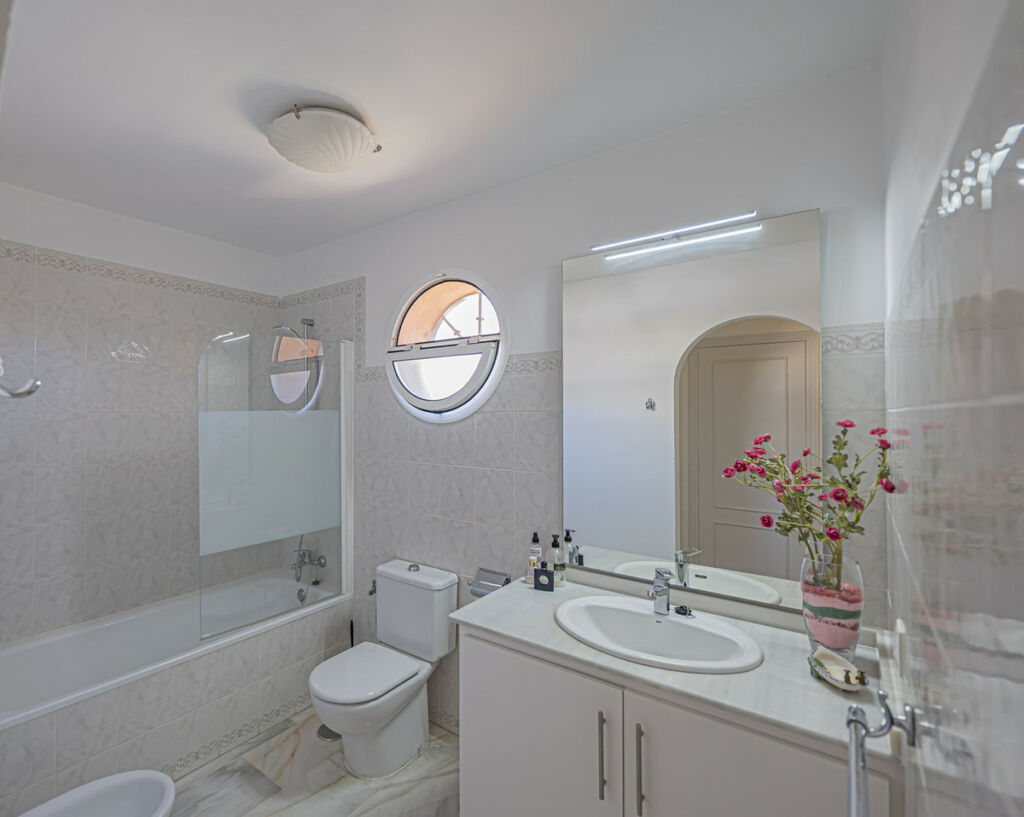 Townhouse Atalaya Málaga - image 8