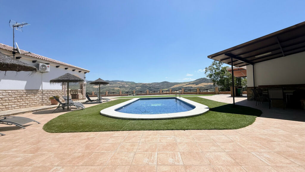 Detached Villa Valle de Abdalajis Málaga - image 5