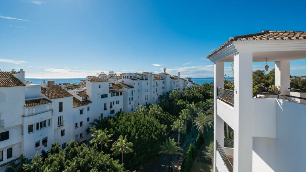 Middle Floor Apartment Puerto Banús Málaga - image 8