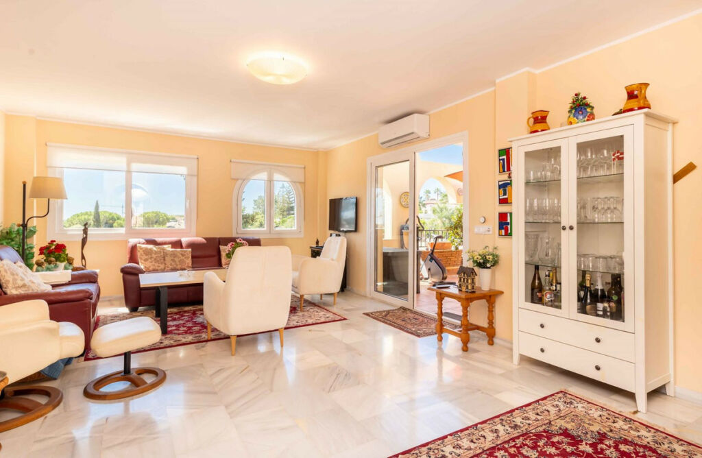 Penthouse Sierrezuela Málaga - image 8