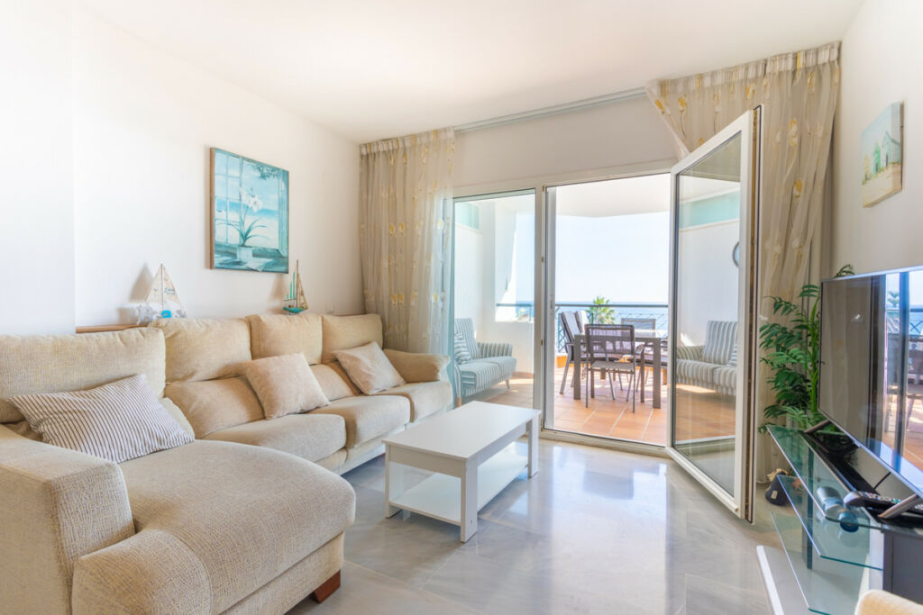 Middle Floor Apartment Calahonda Málaga - image 9