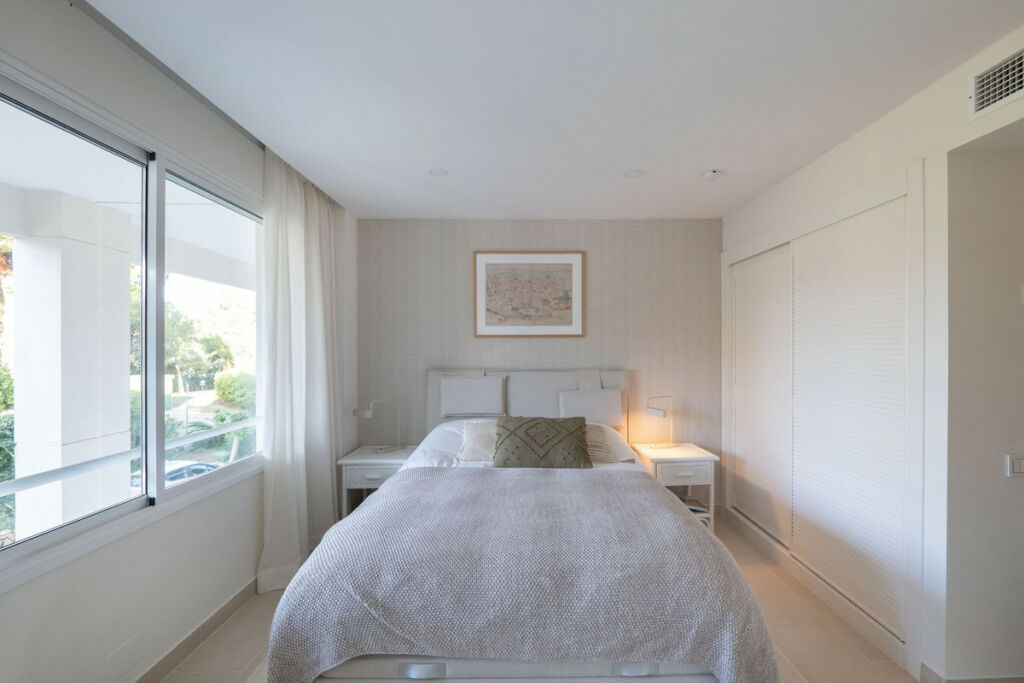 Middle Floor Apartment Estepona Málaga - image 9