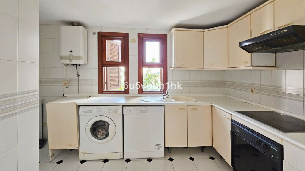 Townhouse Estepona Málaga - image 9