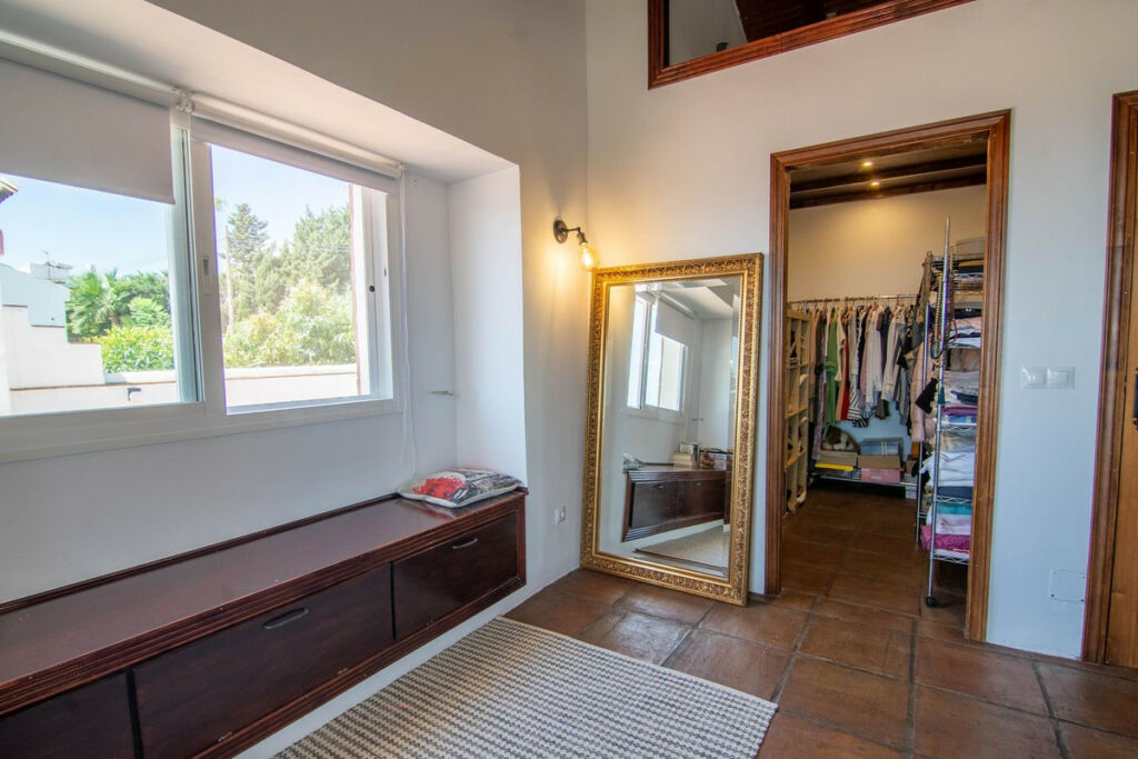 Detached Villa Estepona Málaga - image 10