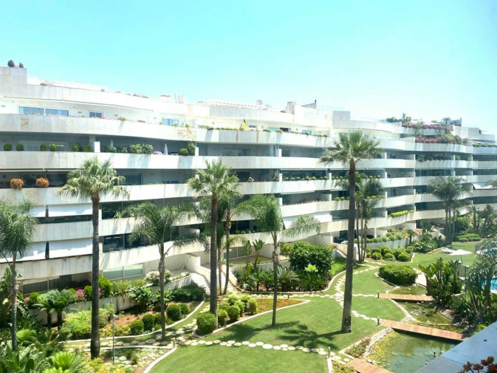 Middle Floor Apartment Marbella Málaga - image 9