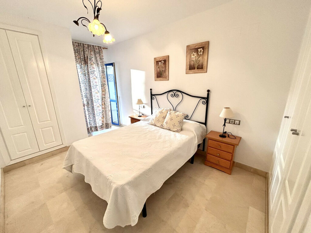 Ground Floor Apartment Estepona Málaga - image 9