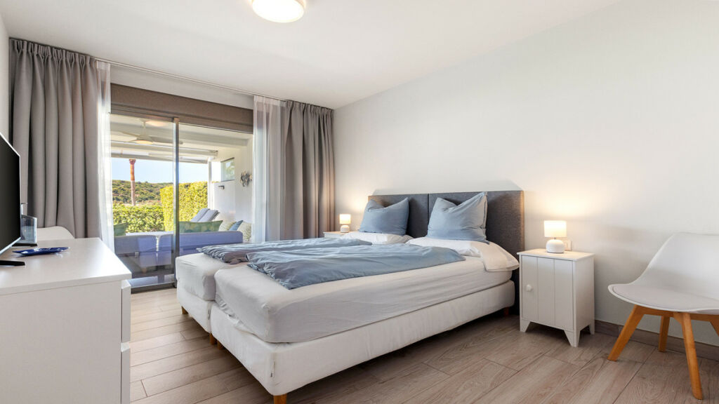 Middle Floor Apartment Casares Málaga - image 9