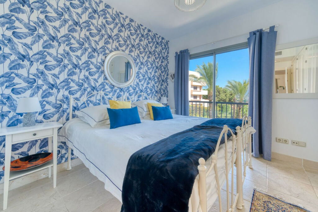 Middle Floor Apartment Estepona Málaga - image 9