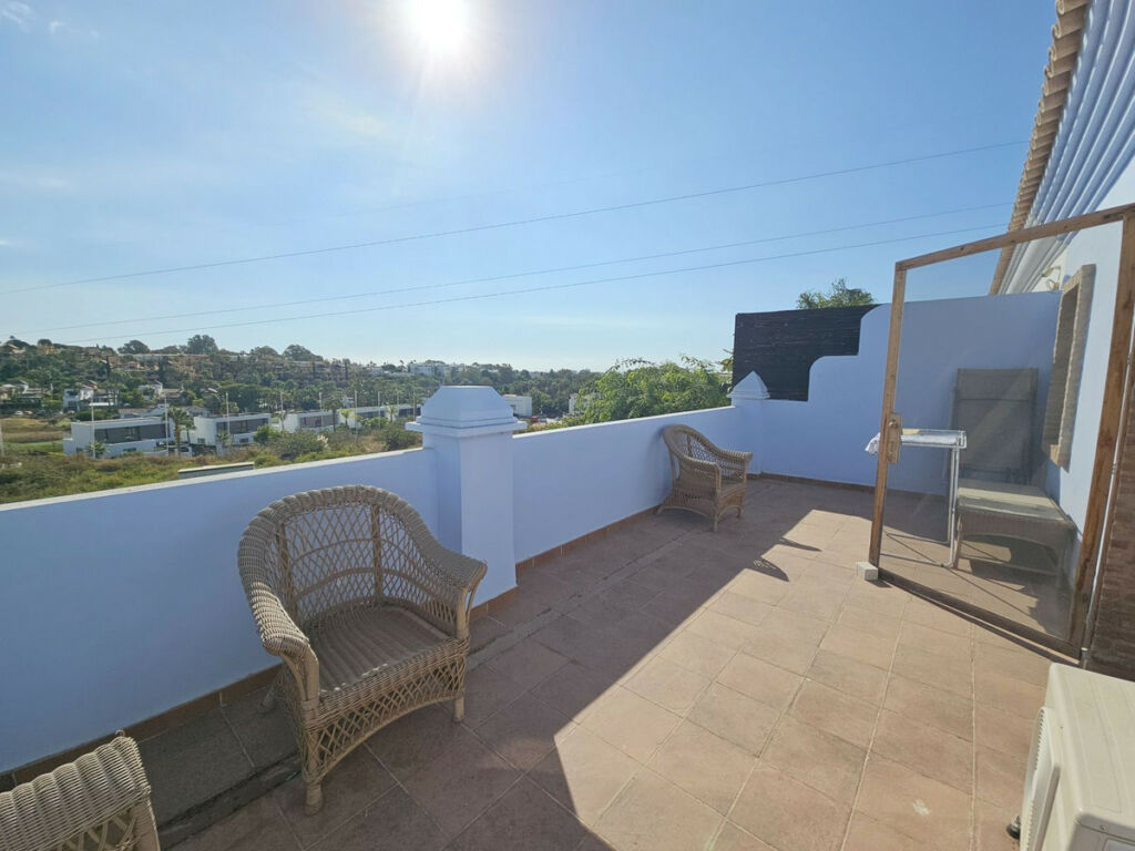 Townhouse El Paraiso Málaga - image 9