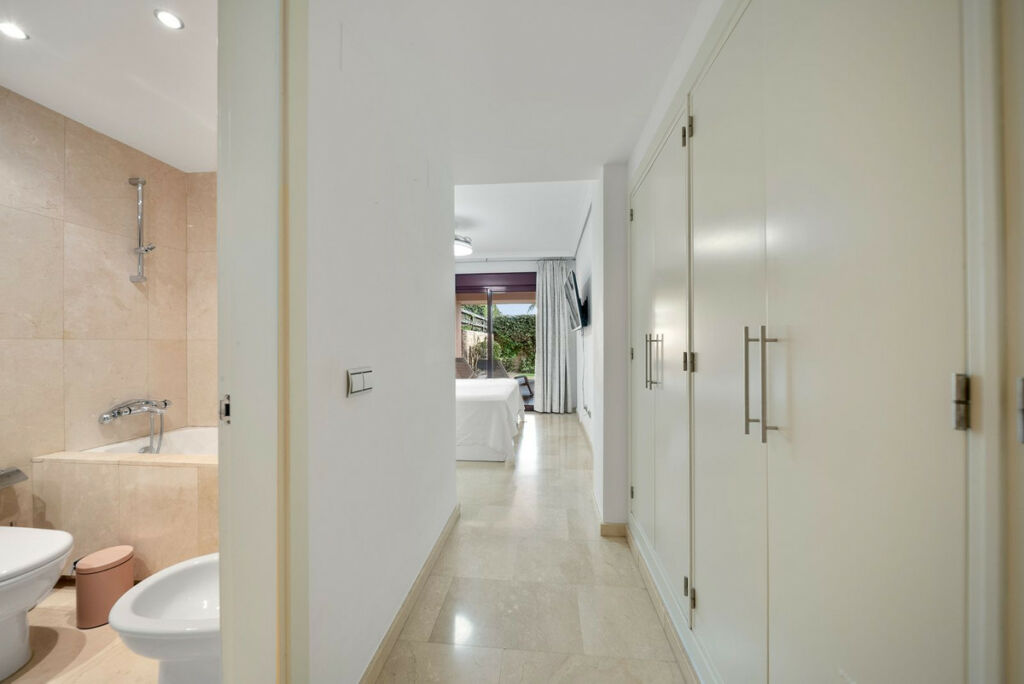 Ground Floor Apartment Casares Málaga - image 9
