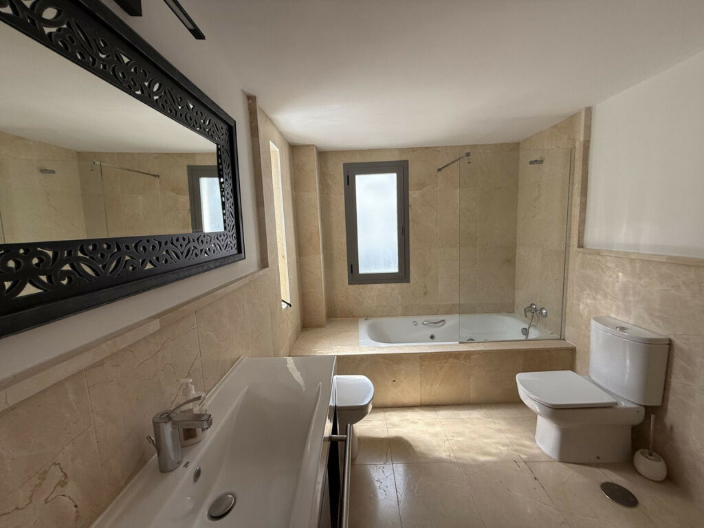 Middle Floor Apartment Los Flamingos Málaga - image 9