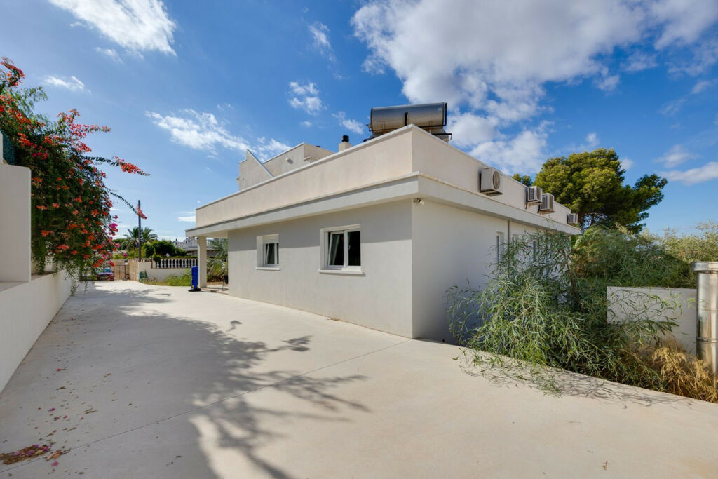 Detached Villa Ciudad Quesada Alicante - image 9