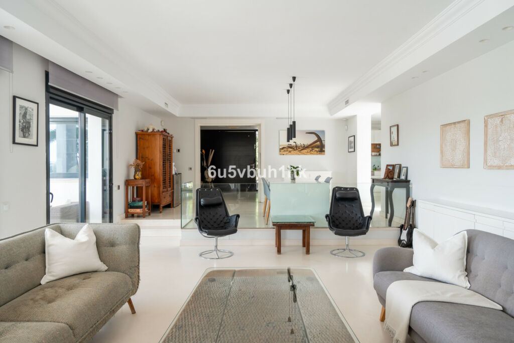 Detached Villa Nueva Andalucía Málaga - image 9