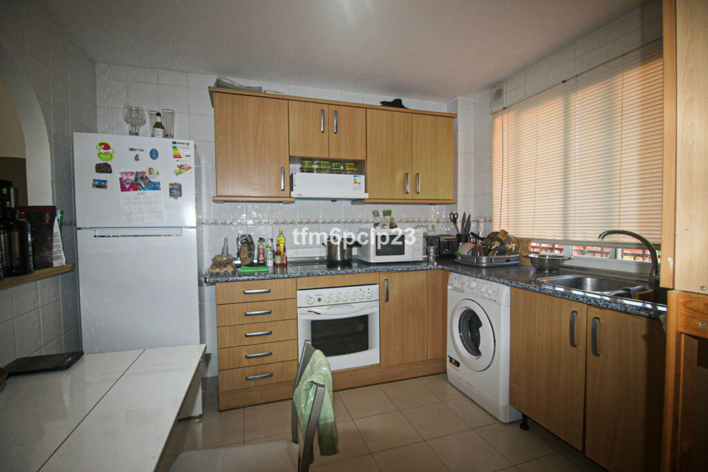 Middle Floor Apartment La Duquesa Málaga - image 9