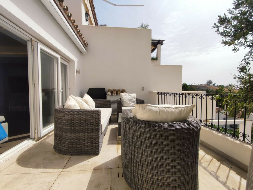 Townhouse Nagüeles Málaga - image 9