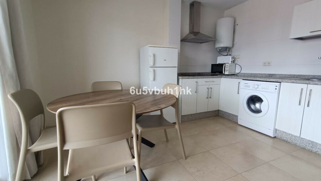 Middle Floor Apartment Fuengirola Málaga - image 10