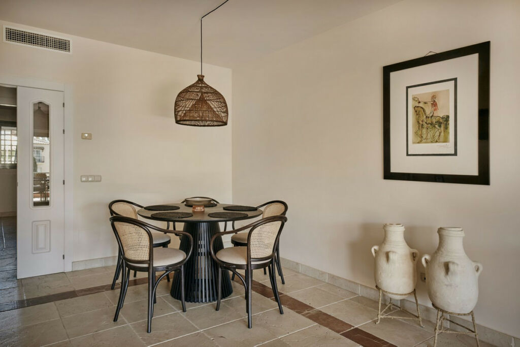 Middle Floor Apartment El Paraiso Málaga - image 9