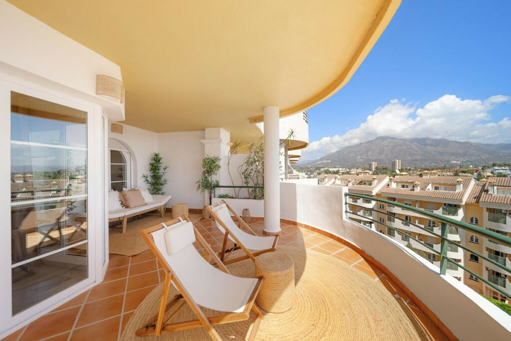 Middle Floor Apartment Nueva Andalucía Málaga - image 9