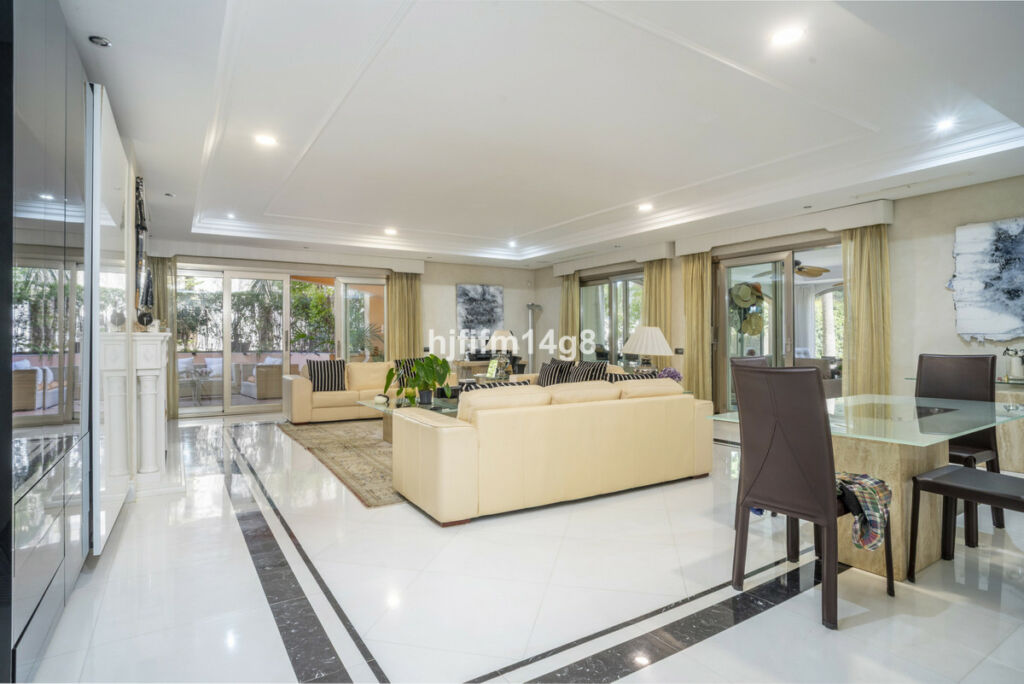 Ground Floor Apartment Puerto Banús Málaga - image 9