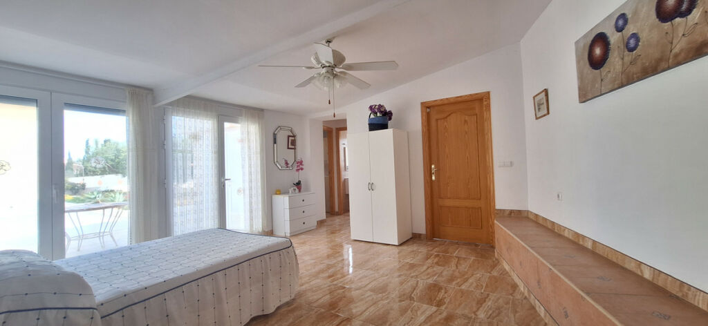 Detached Villa Elche Alicante - image 9