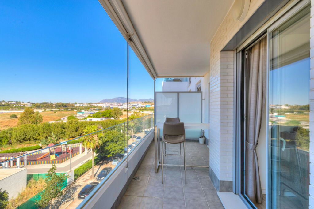 Middle Floor Apartment Nueva Andalucía Málaga - image 9
