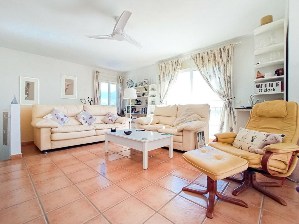 Detached Villa La Nucia Alicante - image 9