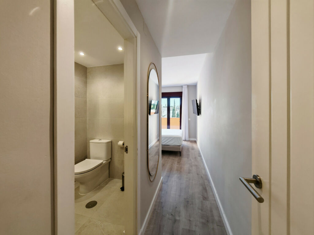 Middle Floor Apartment Benahavís Málaga - image 9