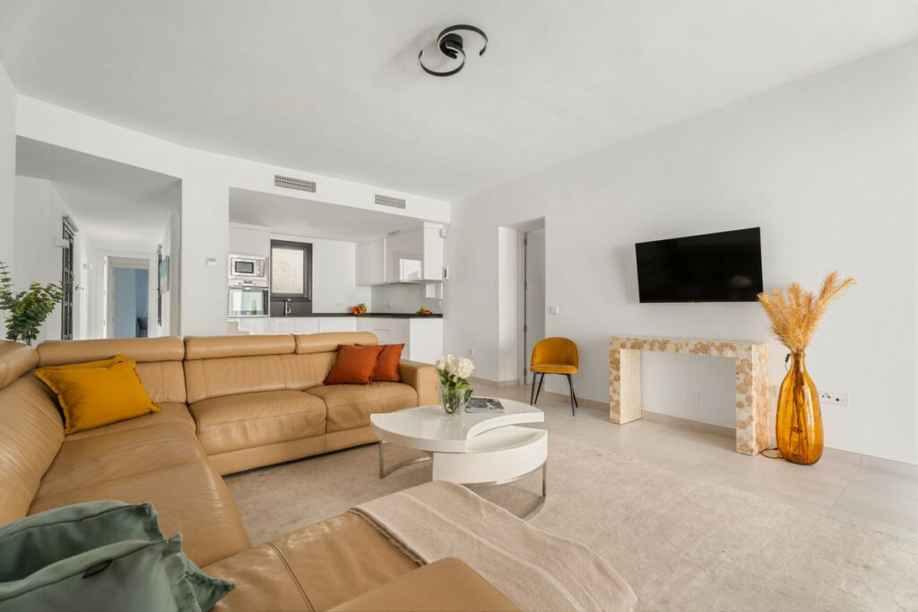 Middle Floor Apartment Puerto Banús Málaga - image 9