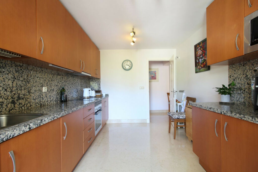 Ground Floor Apartment Benahavís Málaga - image 9