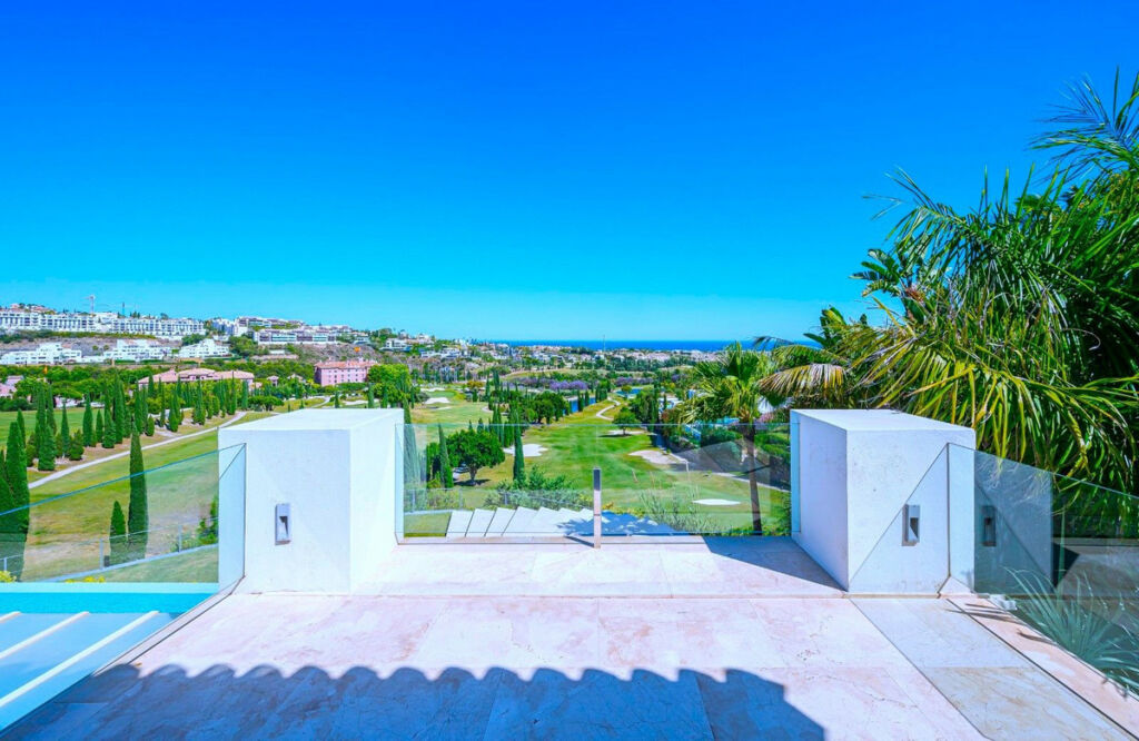 Detached Villa Los Flamingos Málaga - image 8