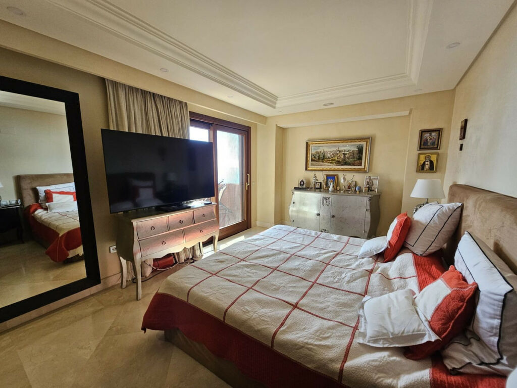 Middle Floor Apartment Estepona Málaga - image 9
