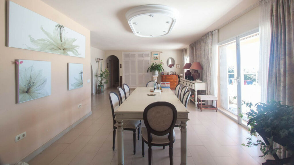 Detached Villa Estepona Málaga - image 9
