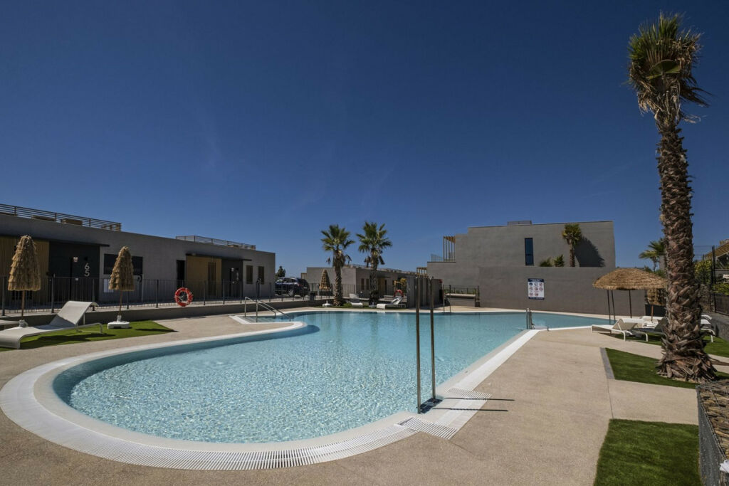Townhouse El Chaparral Málaga - image 9
