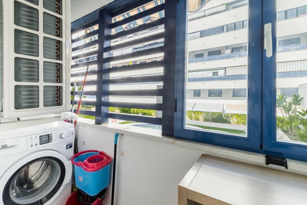 Middle Floor Apartment Estepona Málaga - image 9