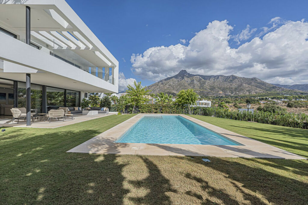 Detached Villa The Golden Mile Málaga - image 9