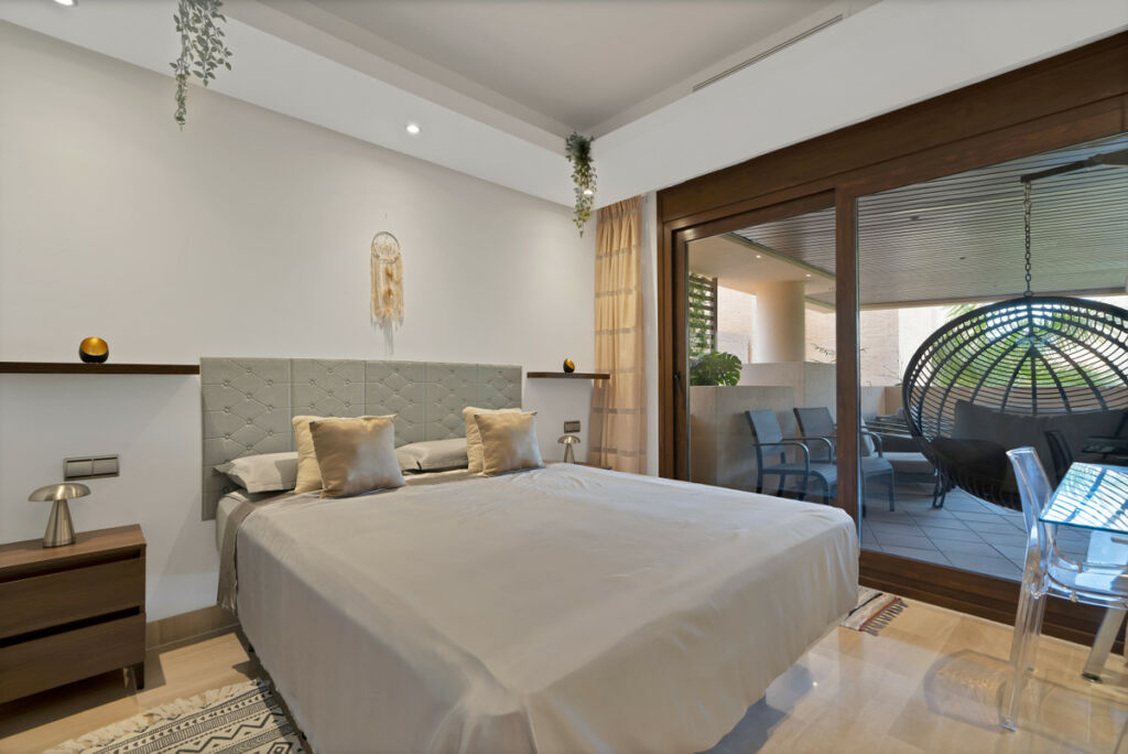 Middle Floor Apartment Estepona Málaga - image 9