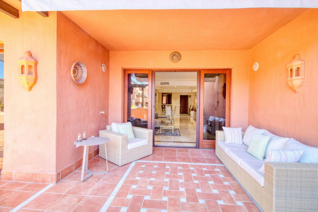 Middle Floor Apartment Estepona Málaga - image 9