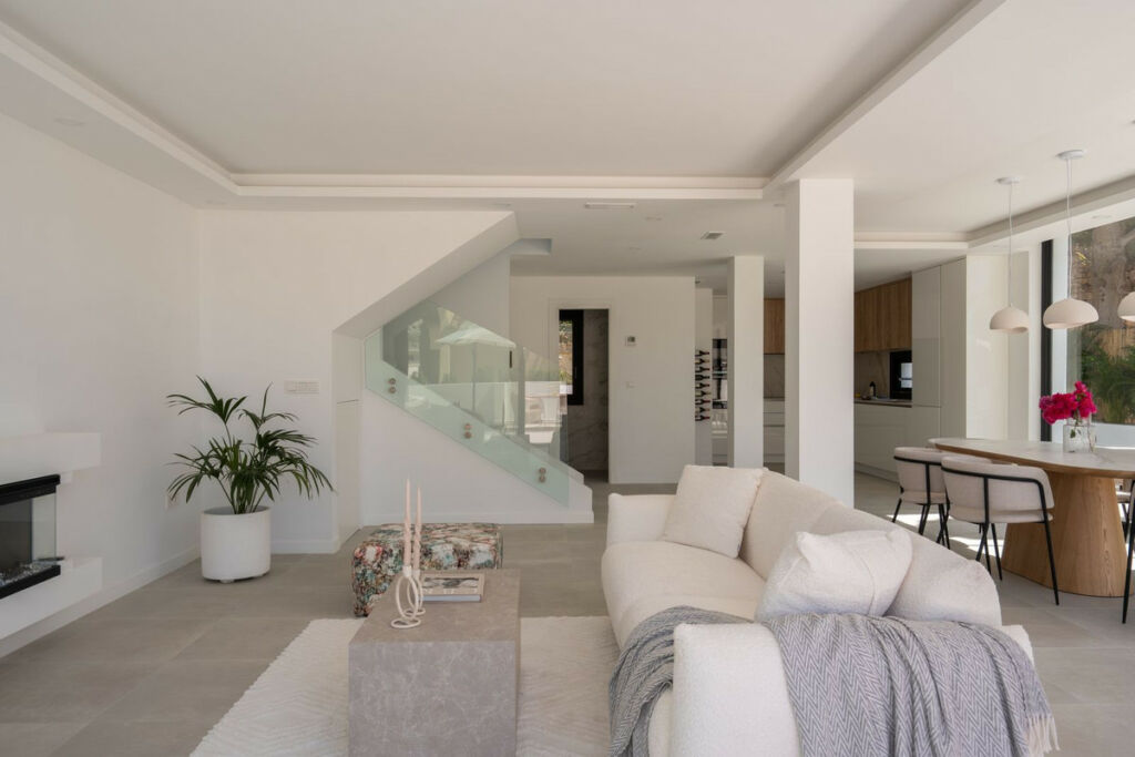 Detached Villa Nueva Andalucía Málaga - image 9
