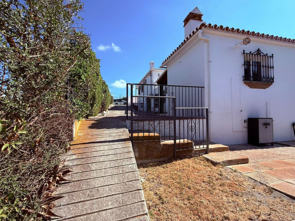 Detached Villa Coín Málaga - image 9