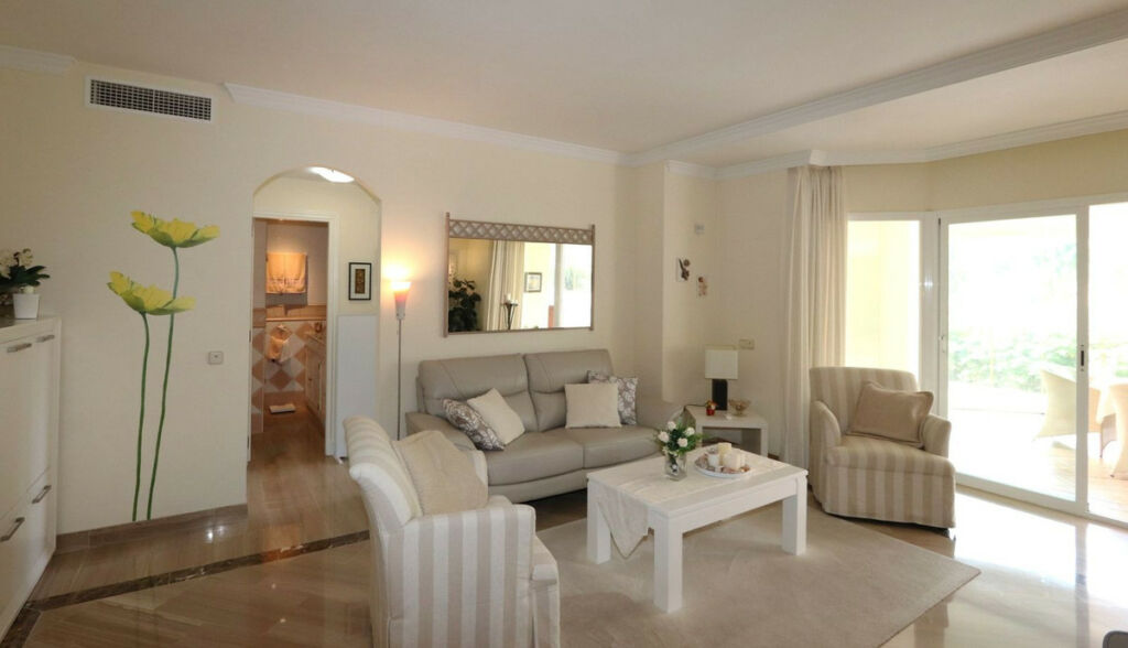 Ground Floor Apartment Elviria Málaga - image 9