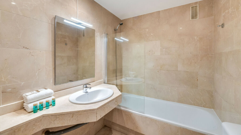 Penthouse Duplex Puerto Banús Málaga - image 9