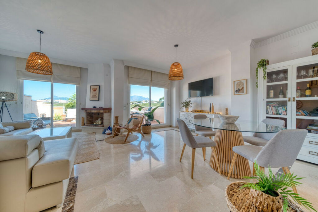 Townhouse La Duquesa Málaga - image 11