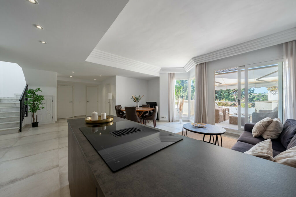 Penthouse Duplex Nueva Andalucía Málaga - image 9