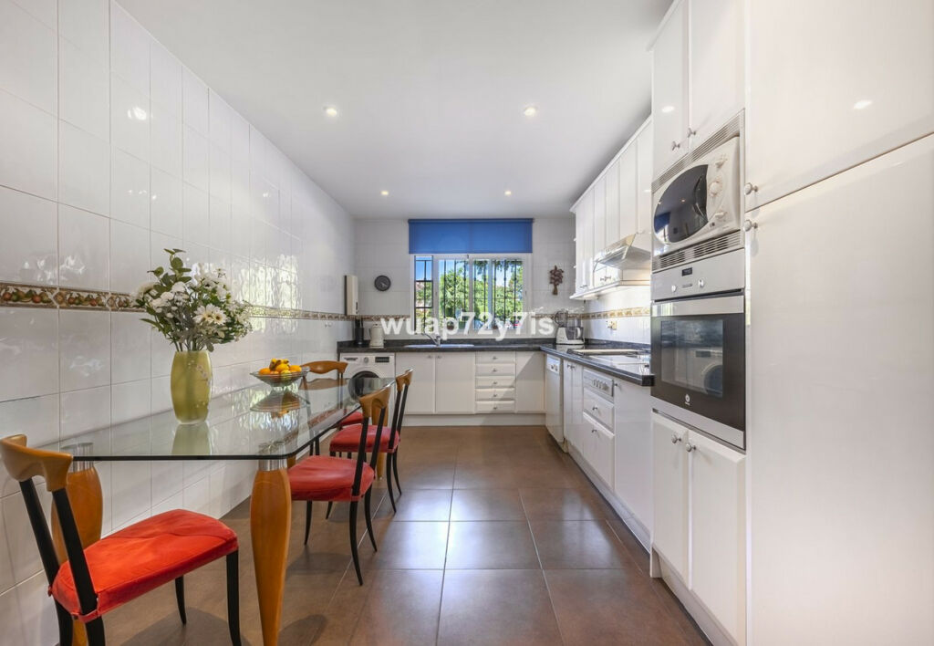 Ground Floor Apartment Estepona Málaga - image 9